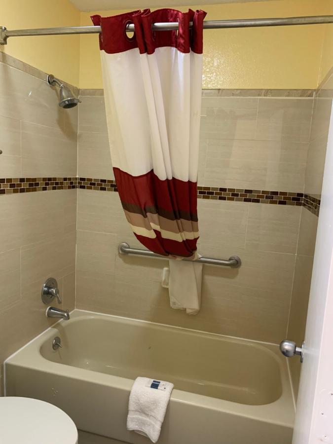 Americas Best Value Inn Forest Exterior photo