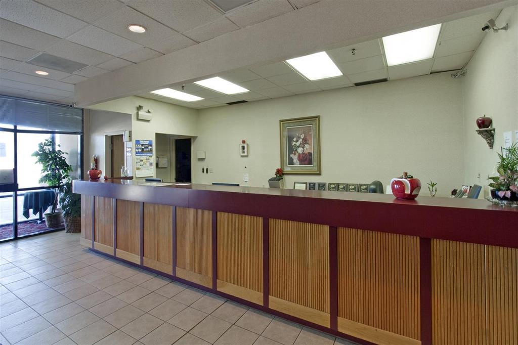 Americas Best Value Inn Forest Interior photo
