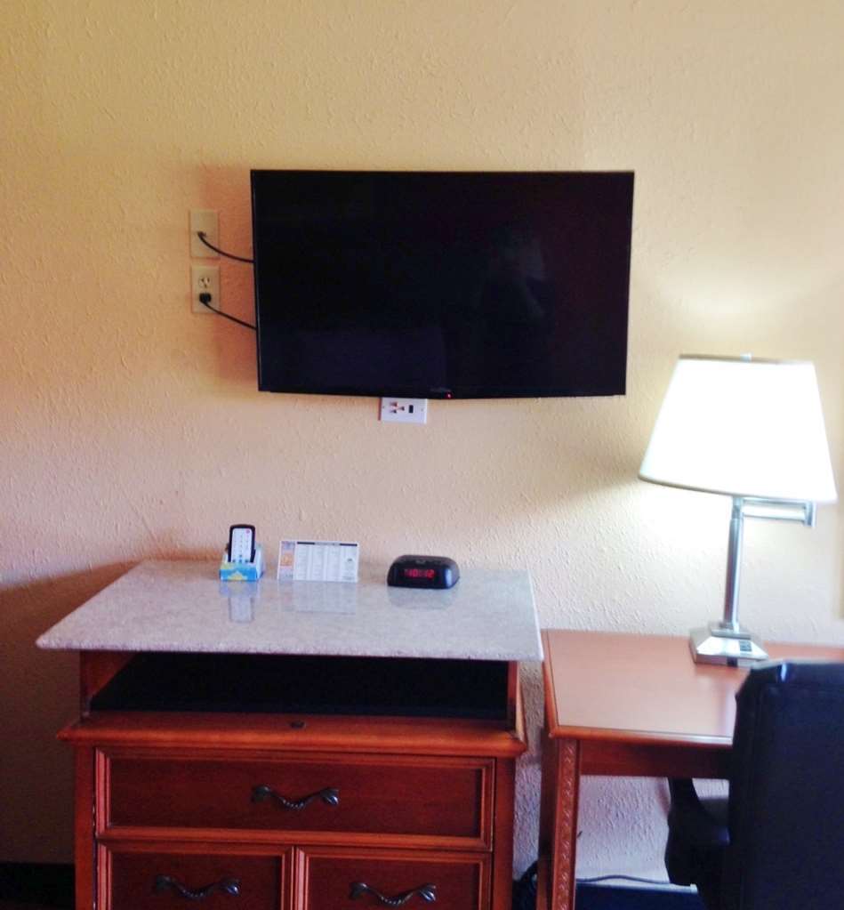 Americas Best Value Inn Forest Room photo