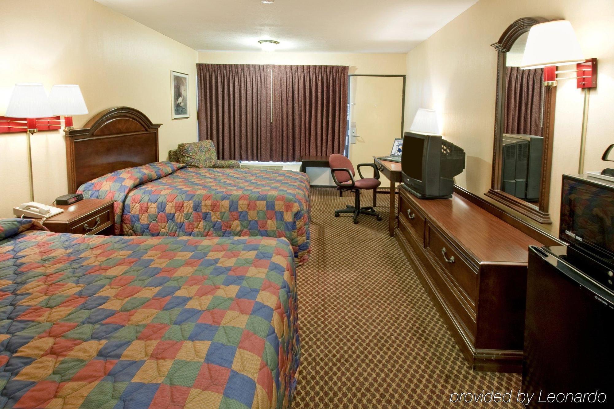 Americas Best Value Inn Forest Room photo